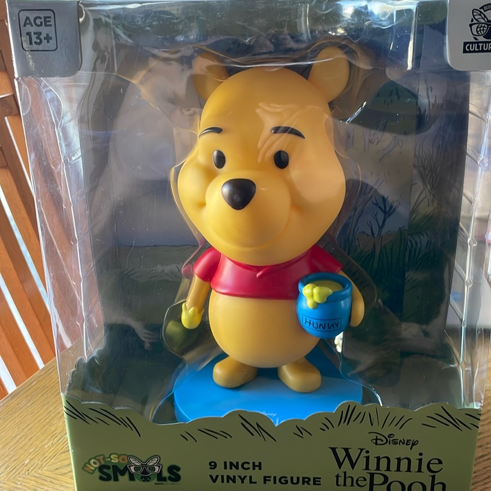 Disney Winnie the Pooh 9 Inch Vinyl Figure NEW